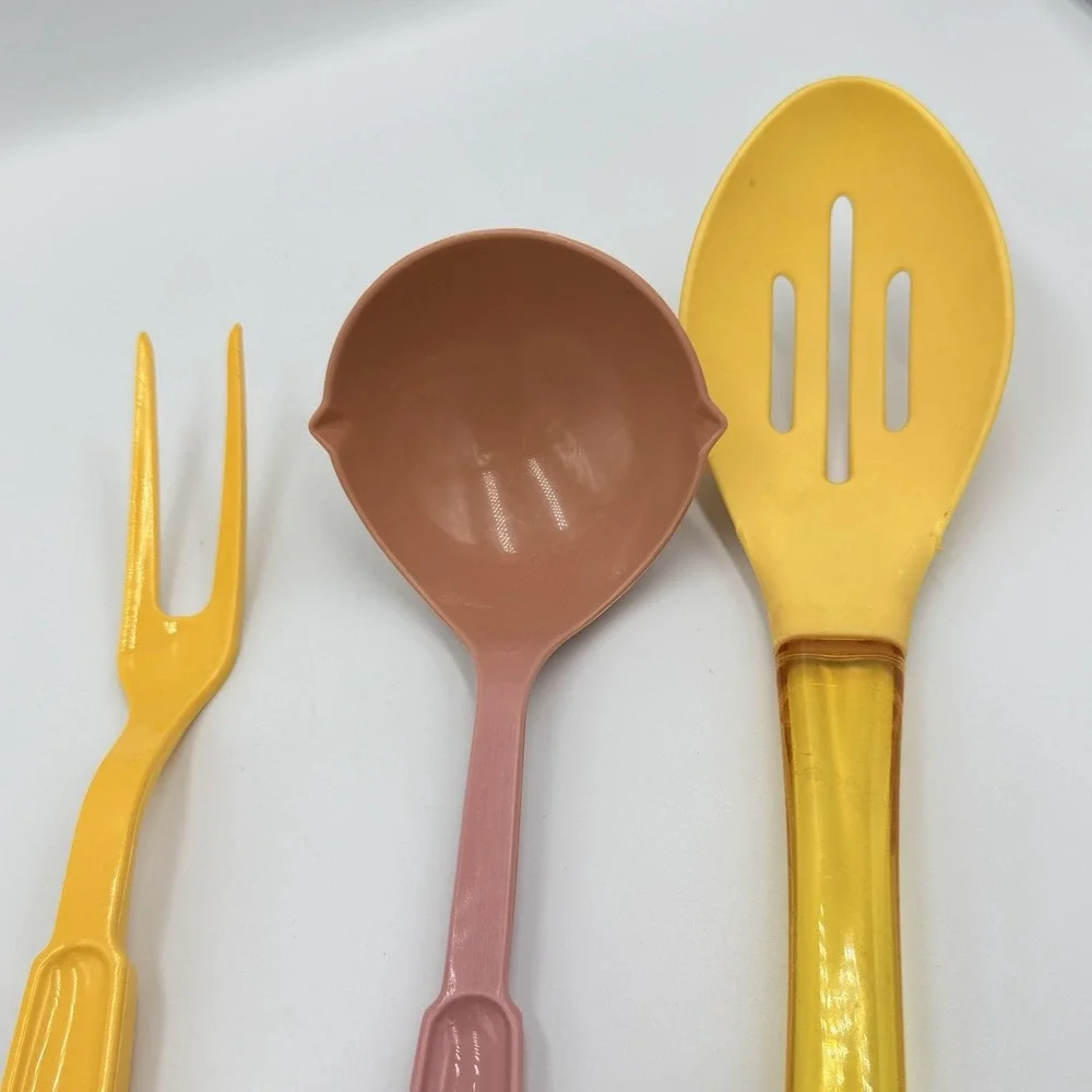 VTG Ekco USA‎ Plastic Utensil Set Fork Slotted Spoon Ladle Yellow Pink Retro